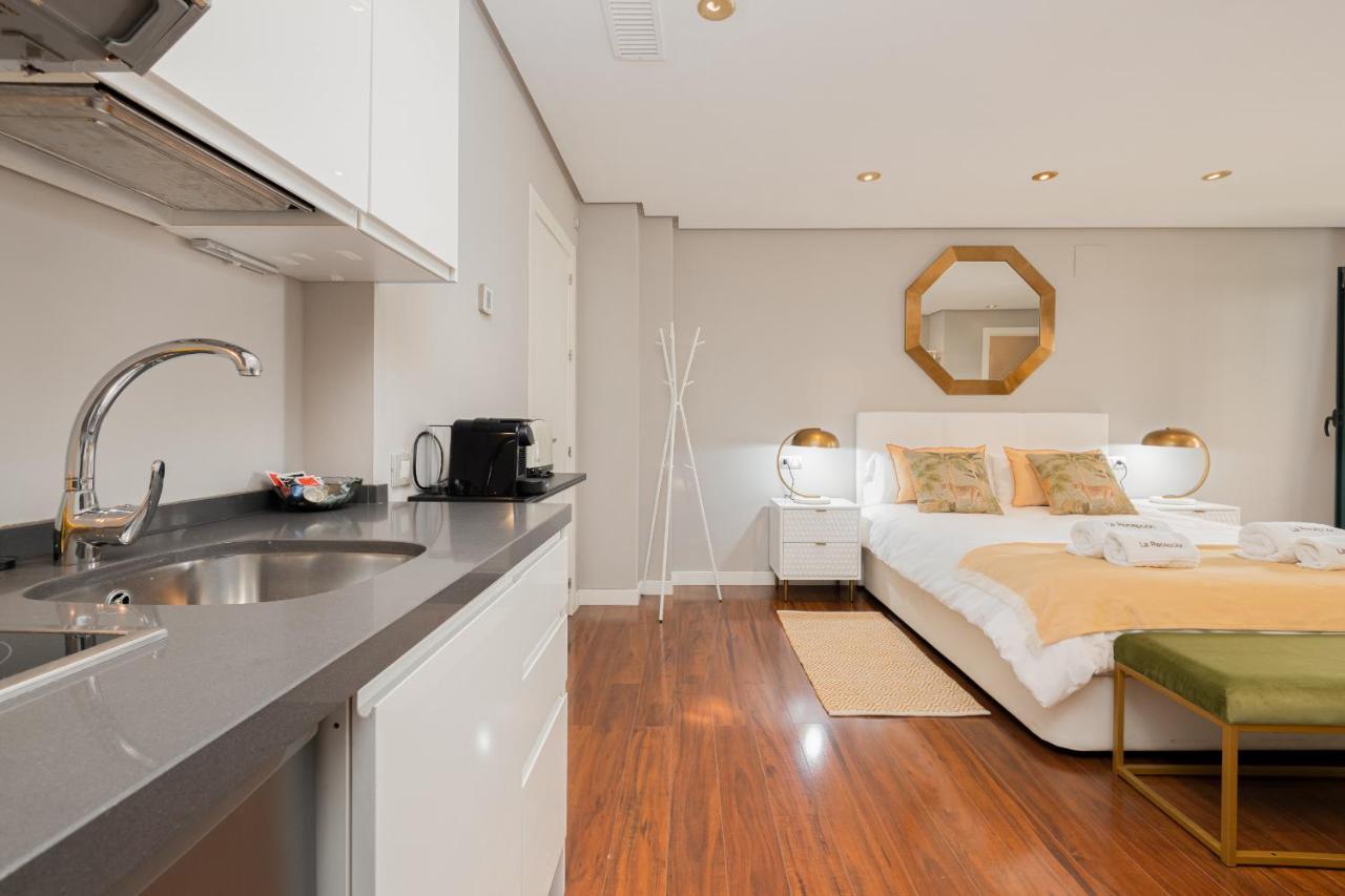 C30 Deluxe Studio With Terrace Into Cathedral Square Apartment Malaga Exterior photo