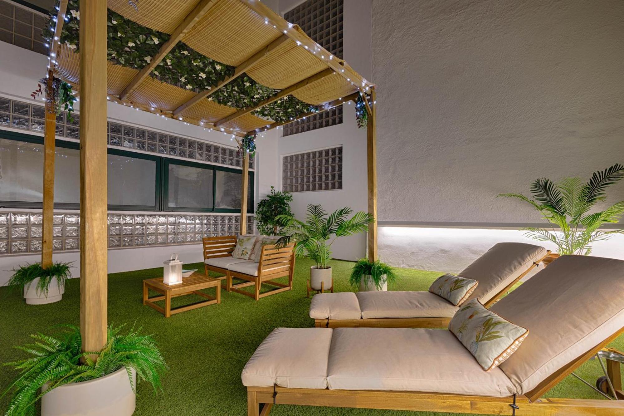 C30 Deluxe Studio With Terrace Into Cathedral Square Apartment Malaga Exterior photo