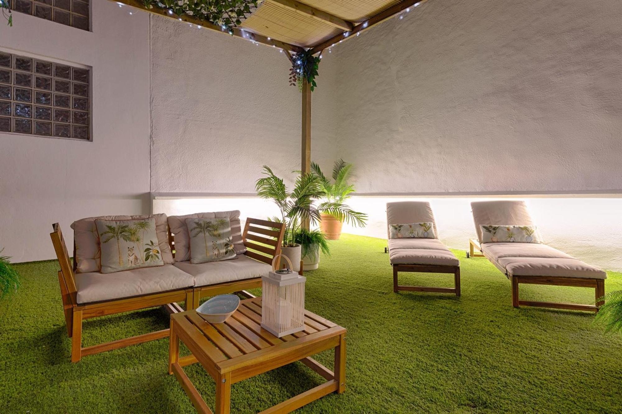 C30 Deluxe Studio With Terrace Into Cathedral Square Apartment Malaga Exterior photo