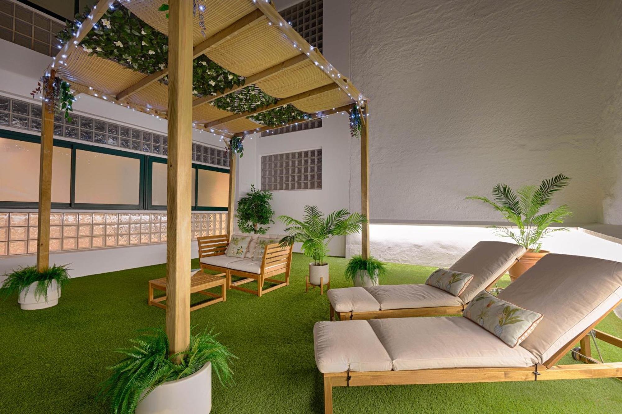 C30 Deluxe Studio With Terrace Into Cathedral Square Apartment Malaga Exterior photo
